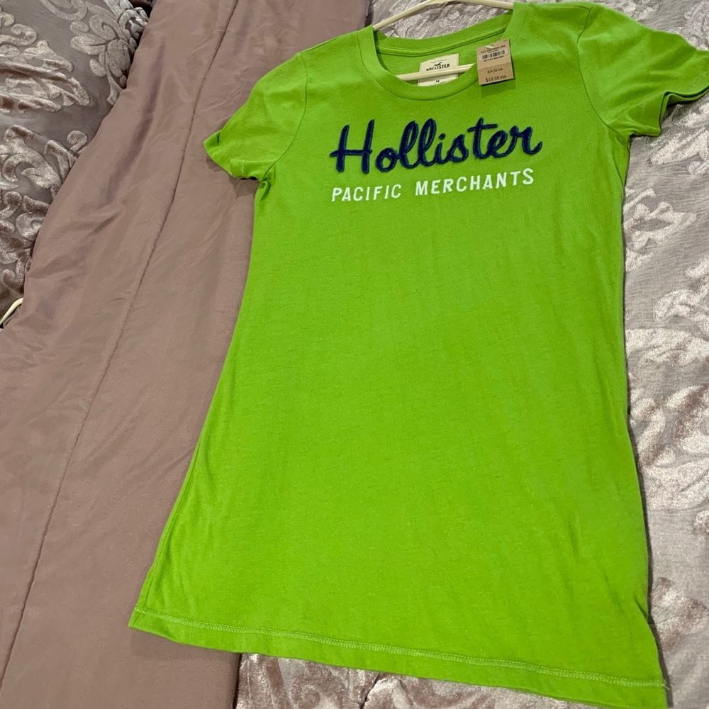 Women’s Hollister t shirt
